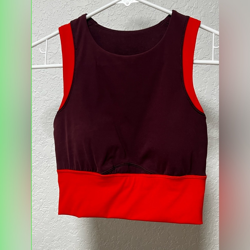 Lululemon crop top. Has removable pads.
